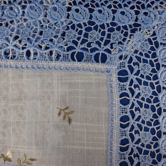 NEW Table Runner Dresser Scarf BLUE LACE ROSE - Picture 2 of 5